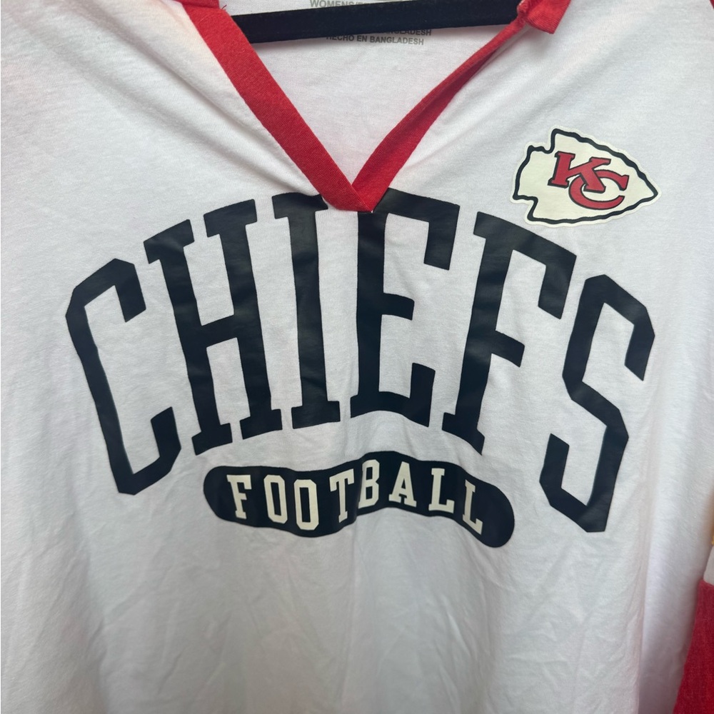 NFL Kansas City Chiefs Women's Red and White V-Neck Top size XL - Picture 4 of 5